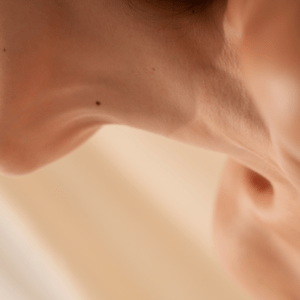 Masterclass au Luxembourg Automassage et face yoga pour prendre soin de son cou et son décolleté.
