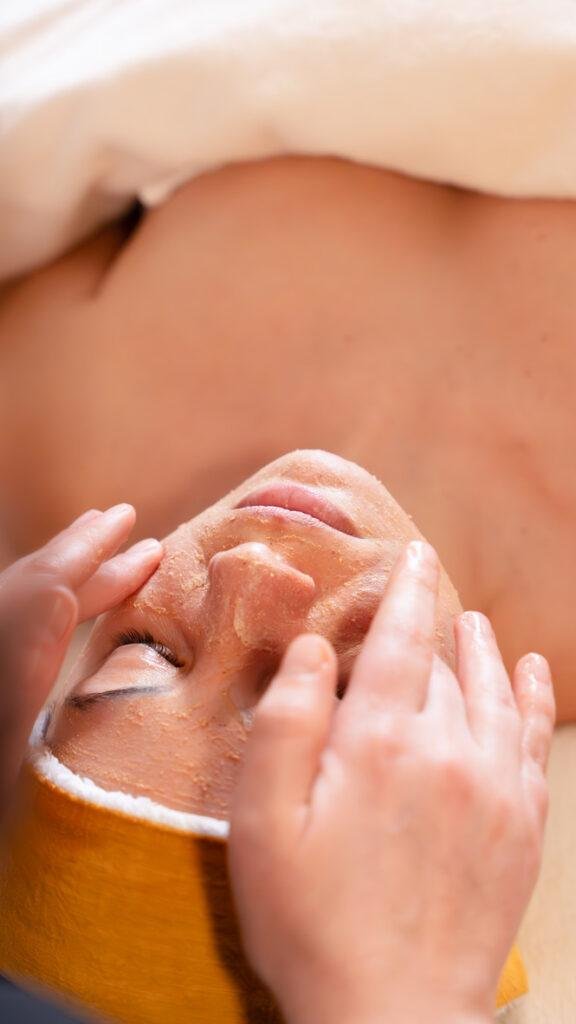 Soin du visage détoxifiant équilibrant purifiant