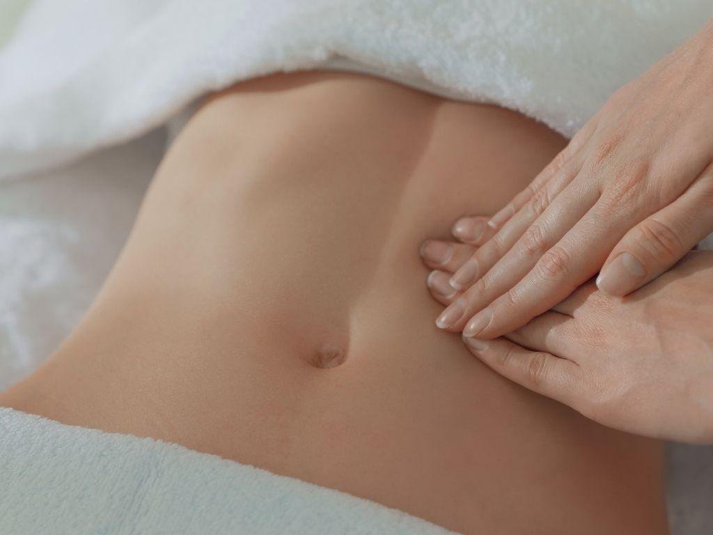 Massage du ventre détoxifiant inspiré du Chi Nei Tsang