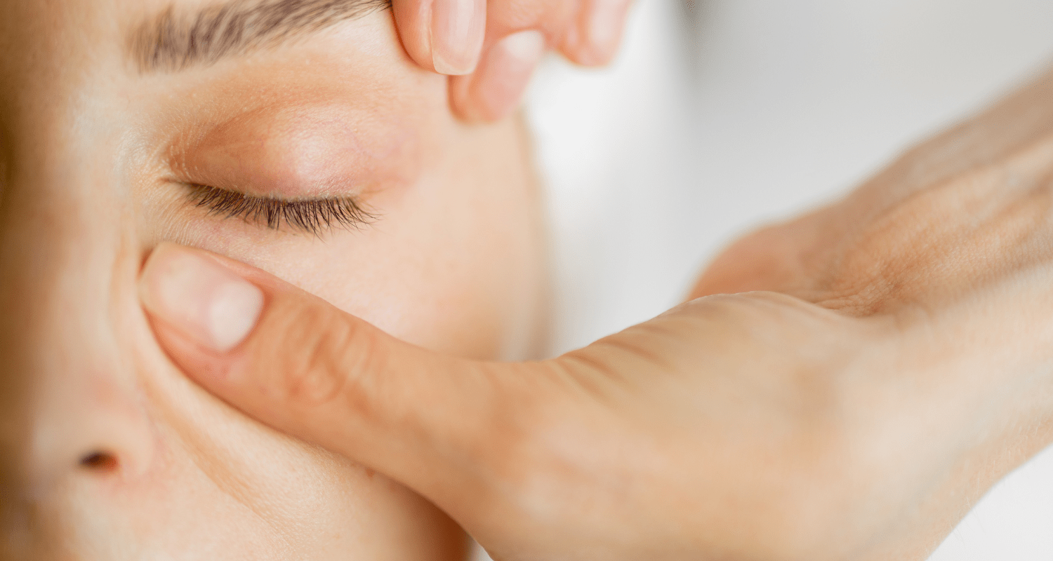 Massage sur chaise de 30 minutes pour détendre le visage et la nuque